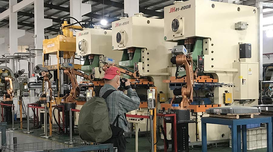 江門市攝影協(xié)會(huì)蒞臨金環(huán)電器拍攝交流  用鏡頭見證實(shí)力！